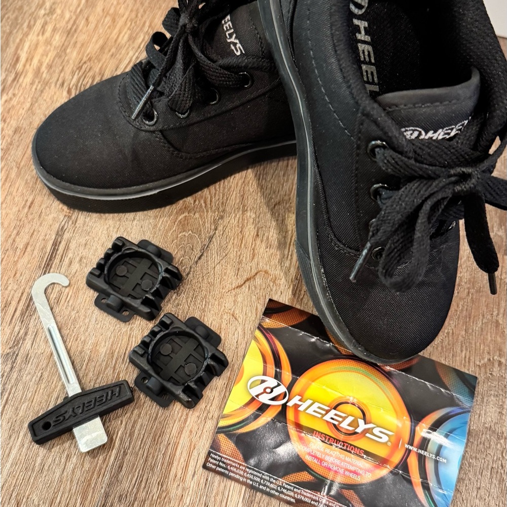 Heelys Black Skate Shoes with Accessories